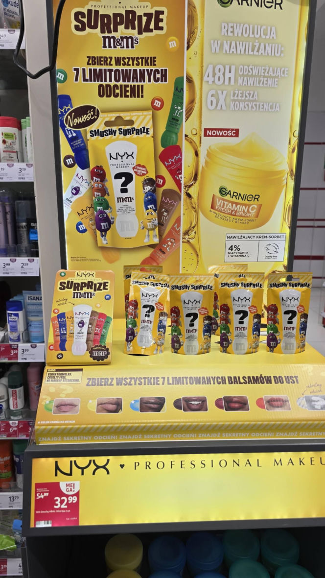 Nowe blind boxy w Rossmannie. Kultowa marka połączyła siły z M&M'sami