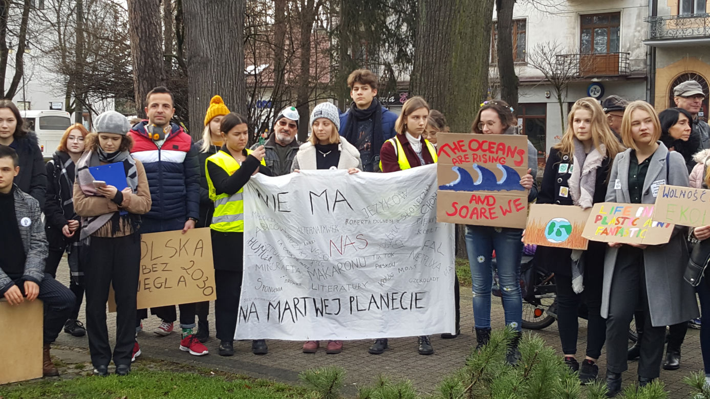 Nowy Sącz: Młodzi mają DOŚĆ i wyszli na ulice. Skierowali żądania do polityków