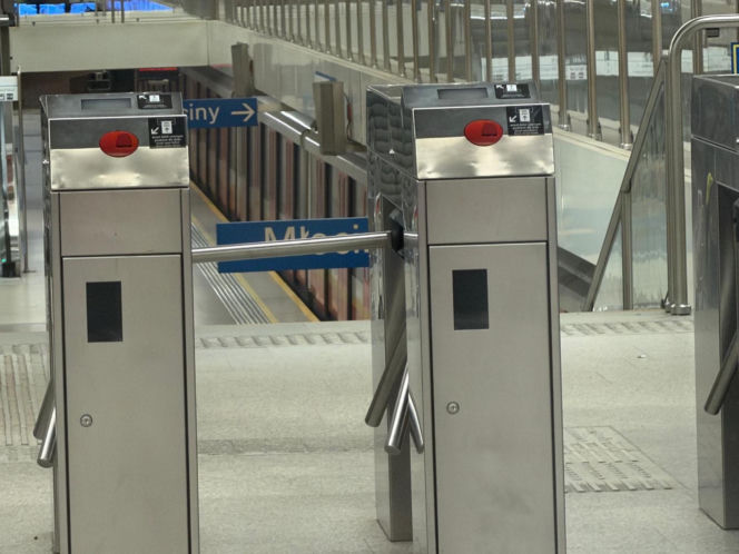 Wypadek śmiertelny w metrze! Duże utrudnienia dla podróżnych