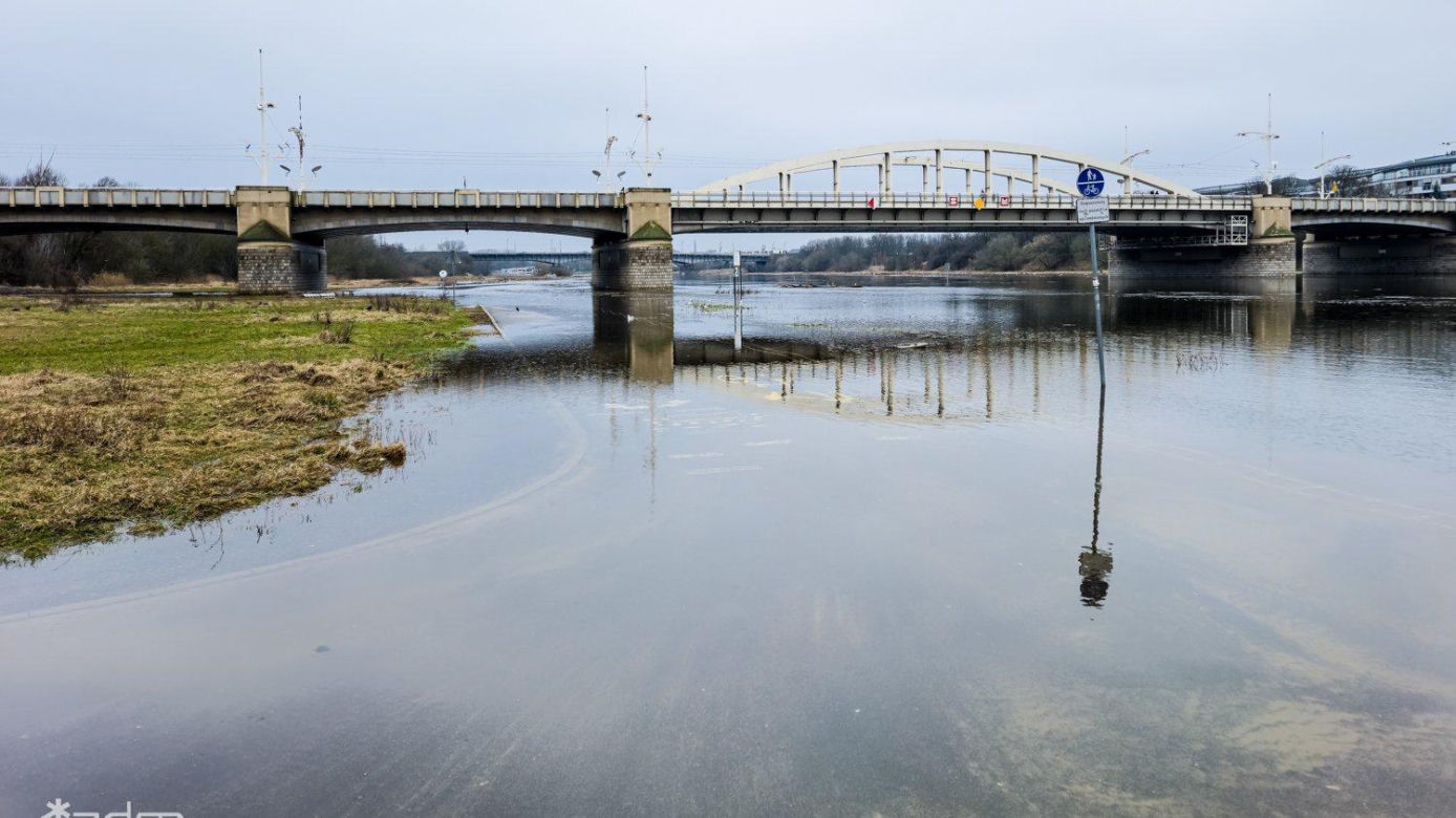 Poziom Warty w Poznaniu najwyższy od lat. Warta i Cybina zalewają pobliski teren