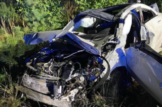 ROZTRZASKANY mercedes pod Poznaniem. Cztery osoby zostały RANNE [ZDJĘCIA]