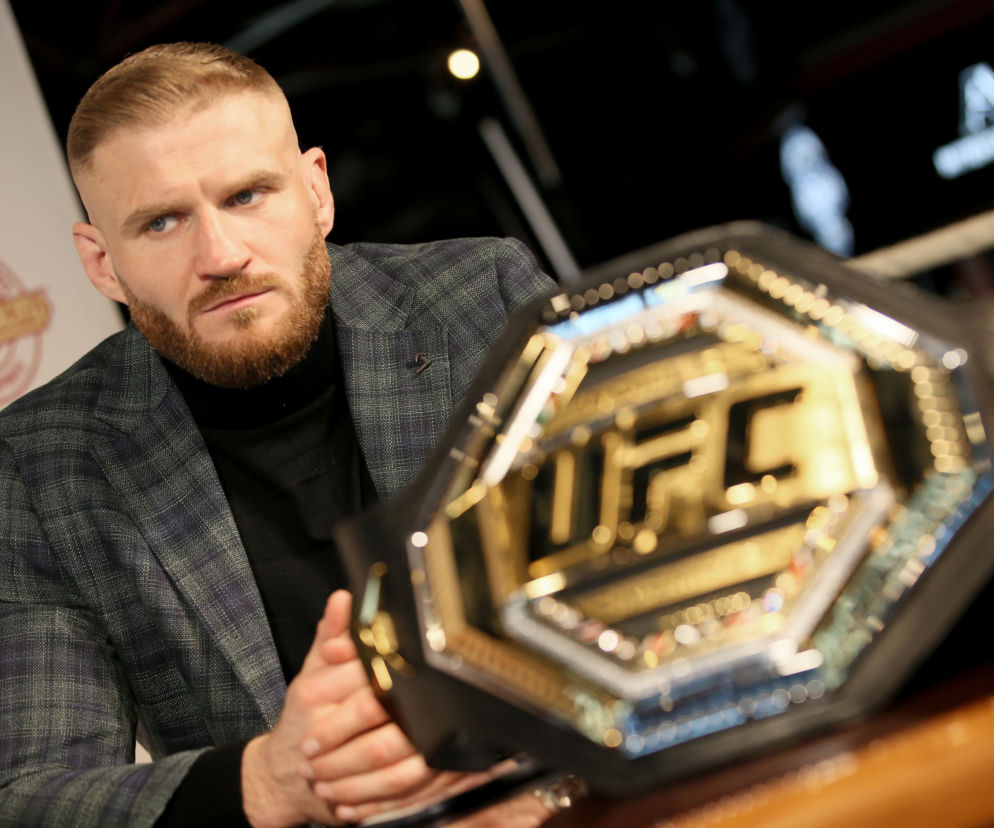 Jan Błachowicz z mistrzowskim pasem UFC