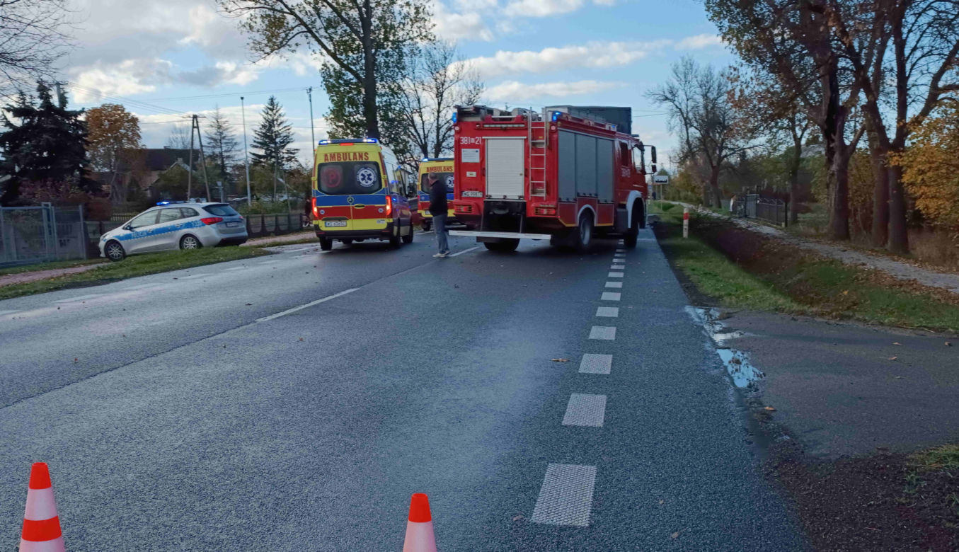 Koszmarny wypadek pod Siedlcami. Tir staranował dwie osobówki. Troje dzieci trafiło do szpitala!