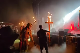 Podpalili krzyże na festiwalu w Chwałkowie