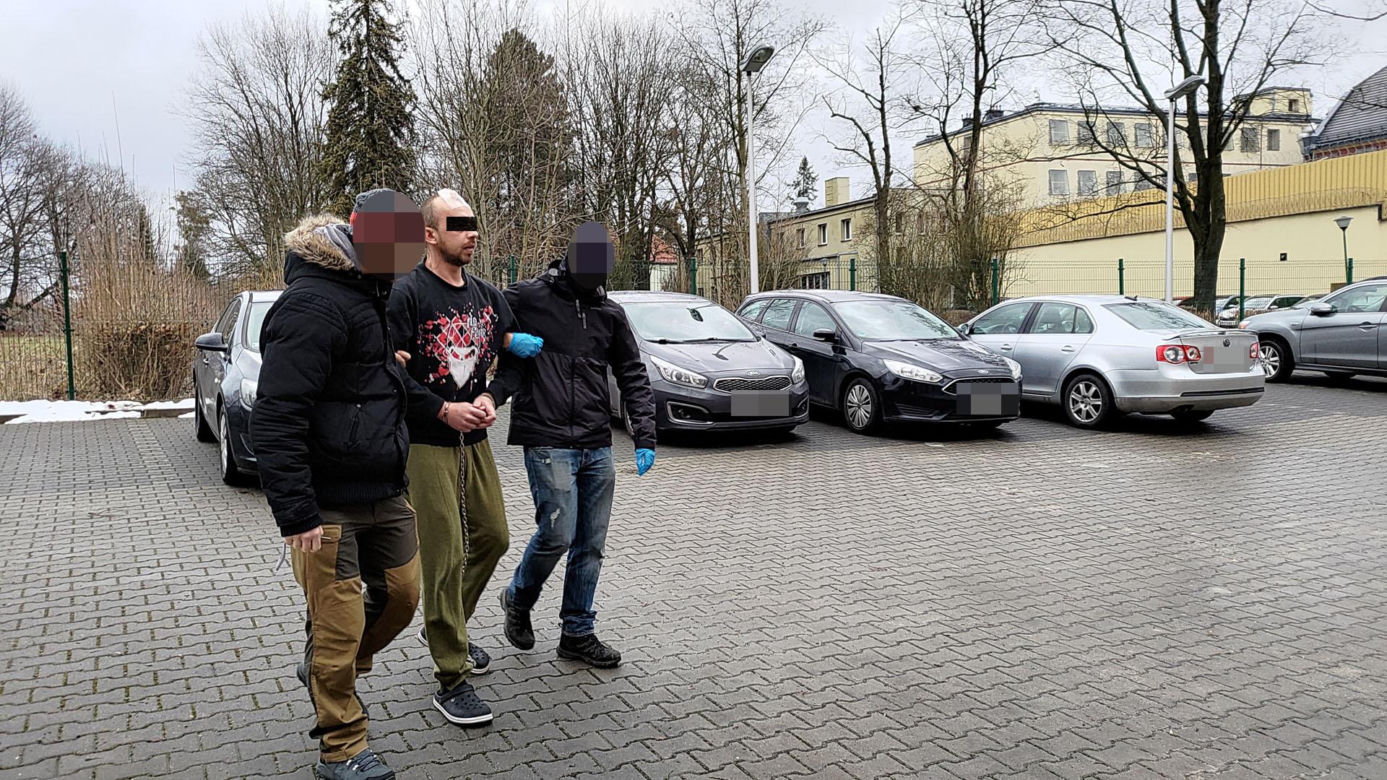 Grzegorz zatłukł Karolinę siekierą, bo odeszła do innego? Wstrząsające ustalenia