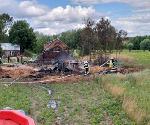 Sielec. 7-latek zaprószył ogień i zniknął w kłębach dymu! Spalone gospodarstwo!
