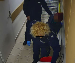 SUKCES SUPER EXPRESS-U POLICJANCI, KTÓRZY POBILI STARUSZKĘ STANĄ PRZED SĄDEM