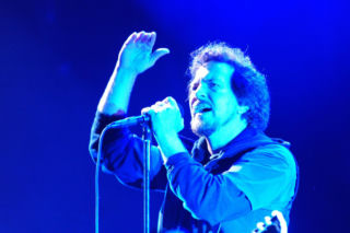 Strzelił do siebie na oczach całej klasy. Jak hit Pearl Jam uczynił z ofiary mordercę?