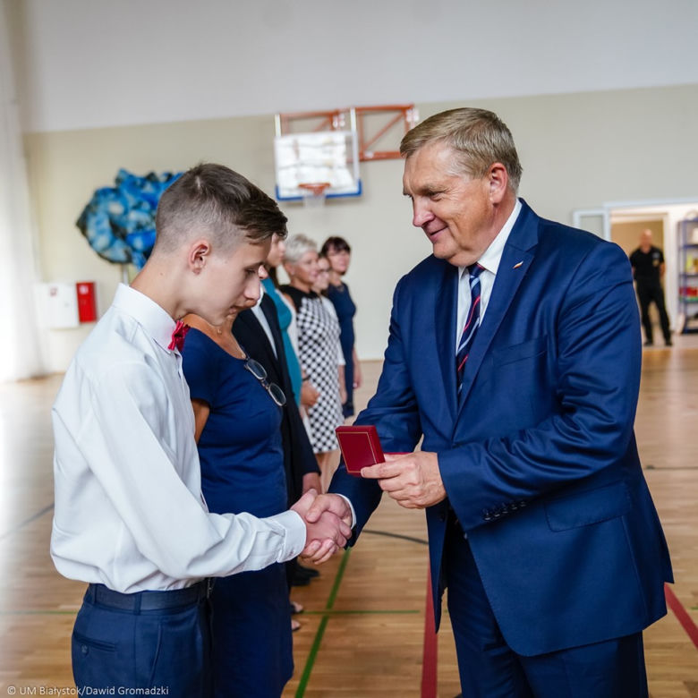 Początek nowego roku szkolnego w Białymstoku. Naukę rozpoczęło 39 tys. dzieci i młodzieży