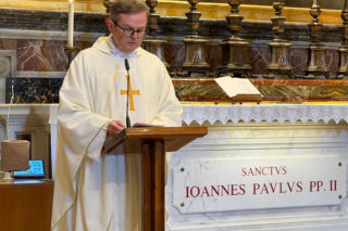 Rocznica urodzin Jana Pawła II: Był darem. Pozostańmy mu wierni