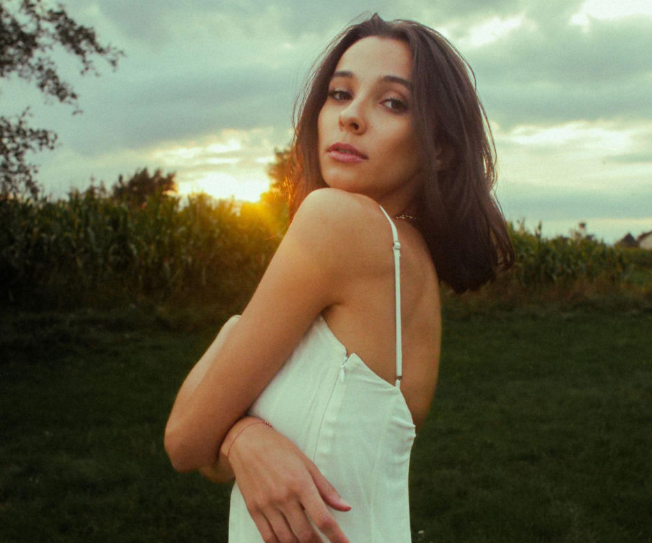 Carla Fernandes szczęśliwie zakochana! Śpiewa o miłości w piosence "Więcej"