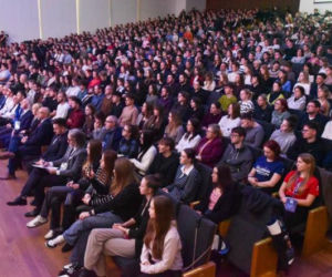 Sławosz Uznański-Wiśniewski przyciągnął tłumy do Auli UMK w Toruniu