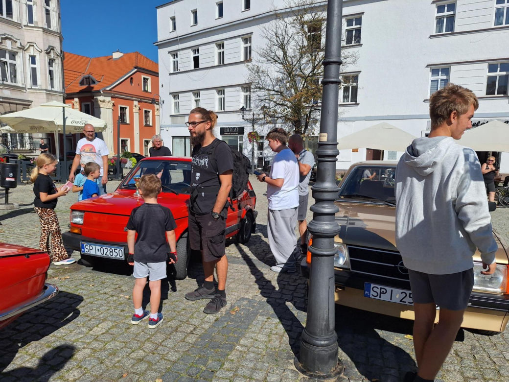 11. Zlot Pojazdów Zabytkowych. Klasyki motoryzacji opanowały Tarnowskie Góry
