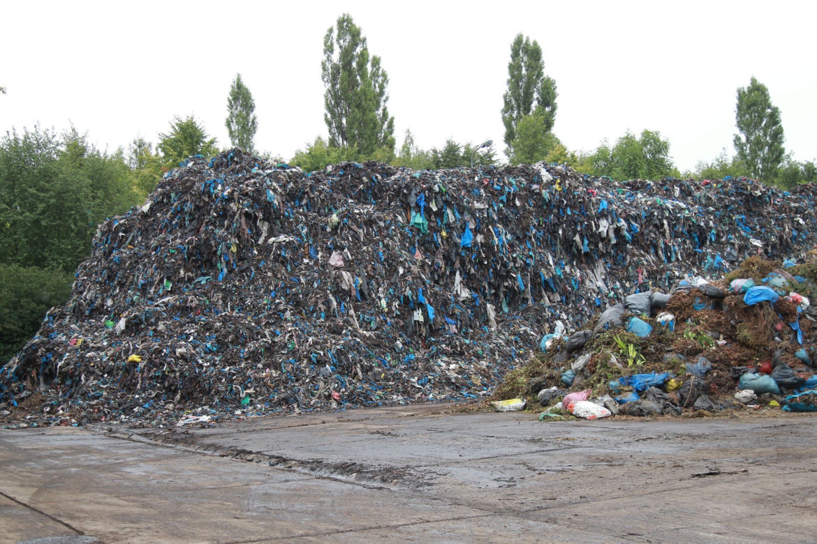 Śmieci mniej, a śmierdzi