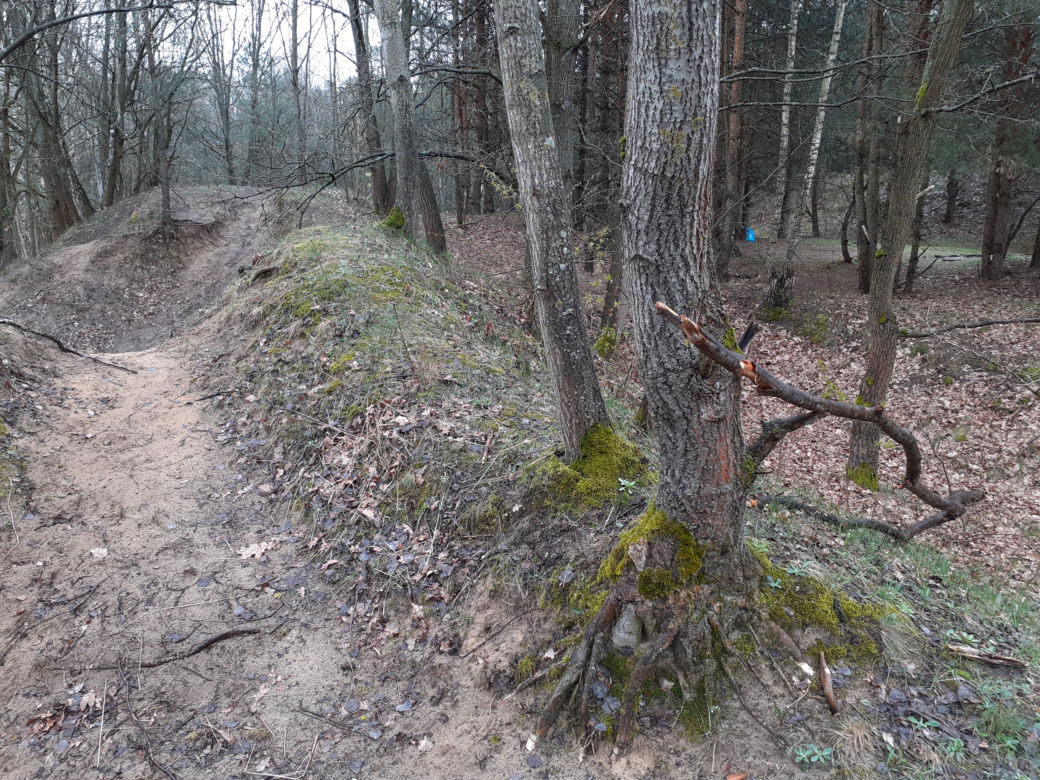 Czuwam dla Ziemi - akcja sprzątania uroczyska Sekuła przez harcerzy w Siedlcach 22.04.2021