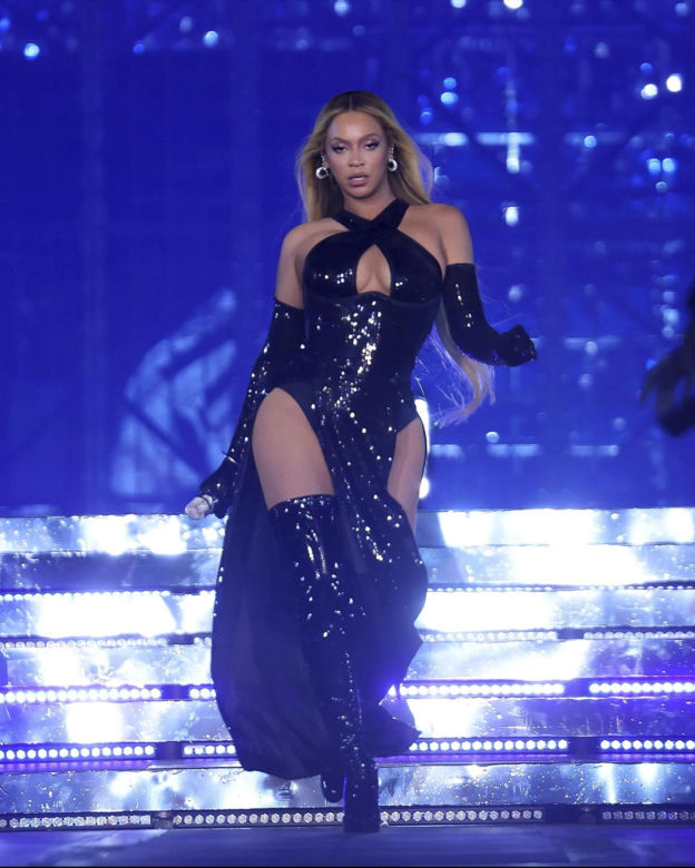 Beyonce wraca! Jest całkiem naga i została kowbojem!