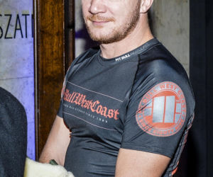 Tak zaczynał Eryk Lubos. Od dresiarza w Kiepskich do jednego z największych twardzieli polskiego kina