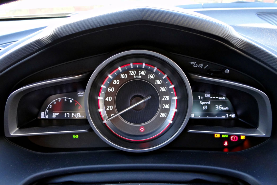 nowa Mazda 3