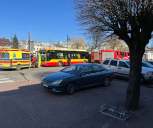 Tragedia w Górze Kalwarii. Nie żyje pasażerka autobusu