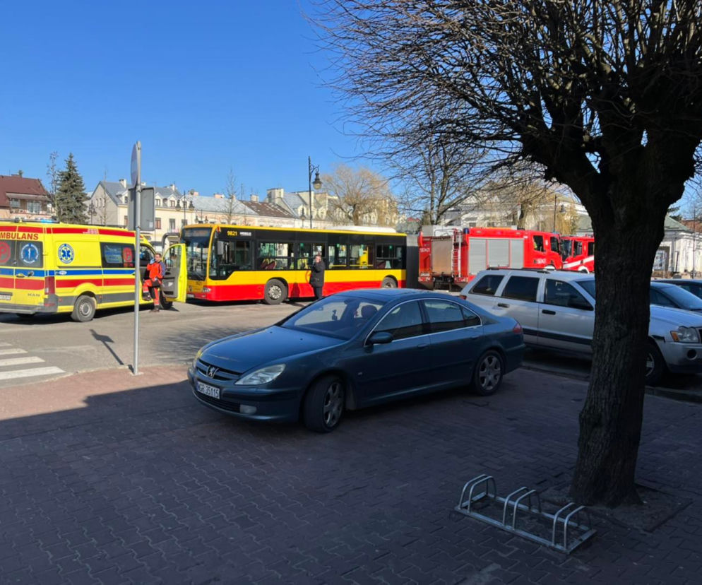 Tragedia w Górze Kalwarii. Nie żyje pasażerka autobusu