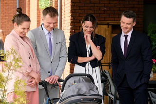 M jak miłość, odcinek 1896. Agata (Lidia Pronobis), Martyna (Magdalena Turczeniewicz), Jakub (Krzysztof Kwiatkowski)
