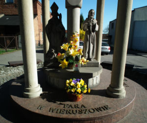W tym mieście w woj. łódzkim znajduje się najpiękniejszy klasztor. Jego historia jest burzliwa