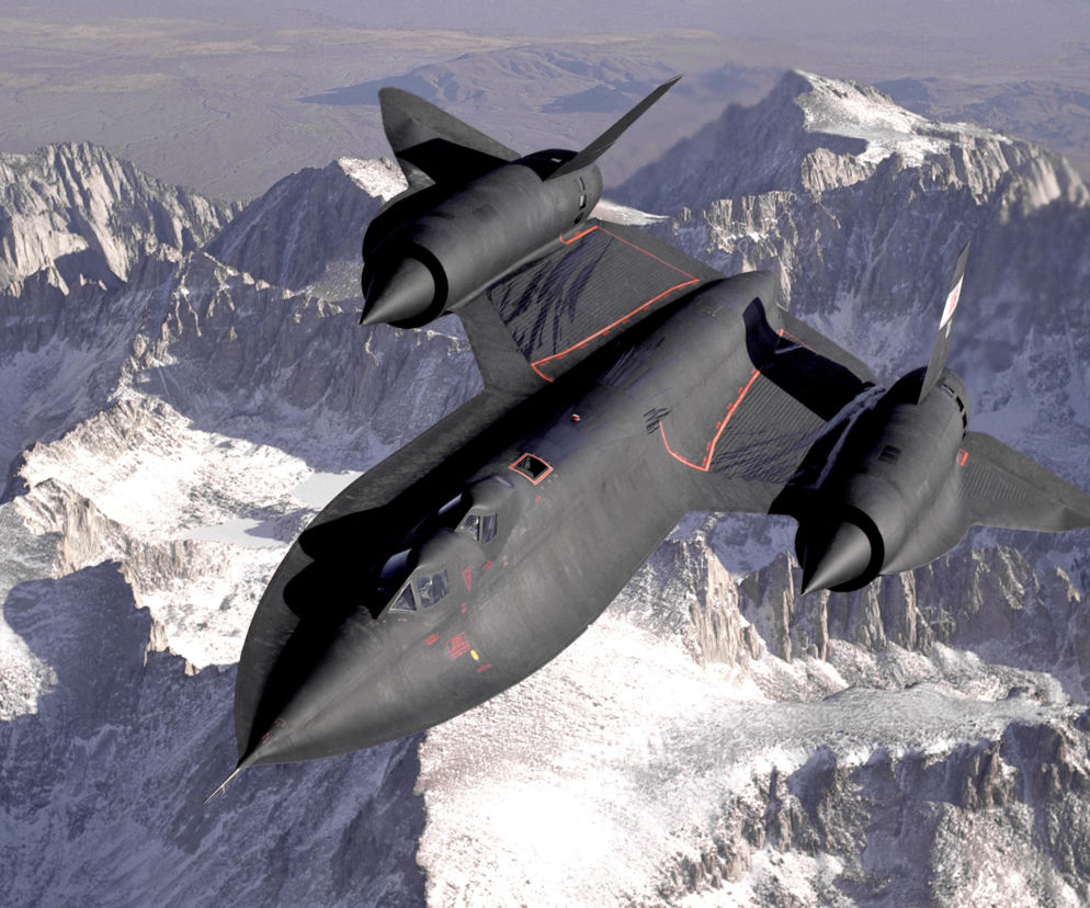 Czarny samolot zwiadowczy SR-71 Blackbird w locie nad ośnieżonymi szczytami gór. O maszynie pisze SE Portal Obronny.