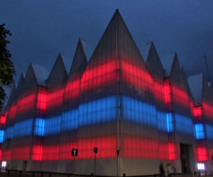 Pokaz iluminacji Filharmonii w Szczecinie z okazji Święta Muzyki