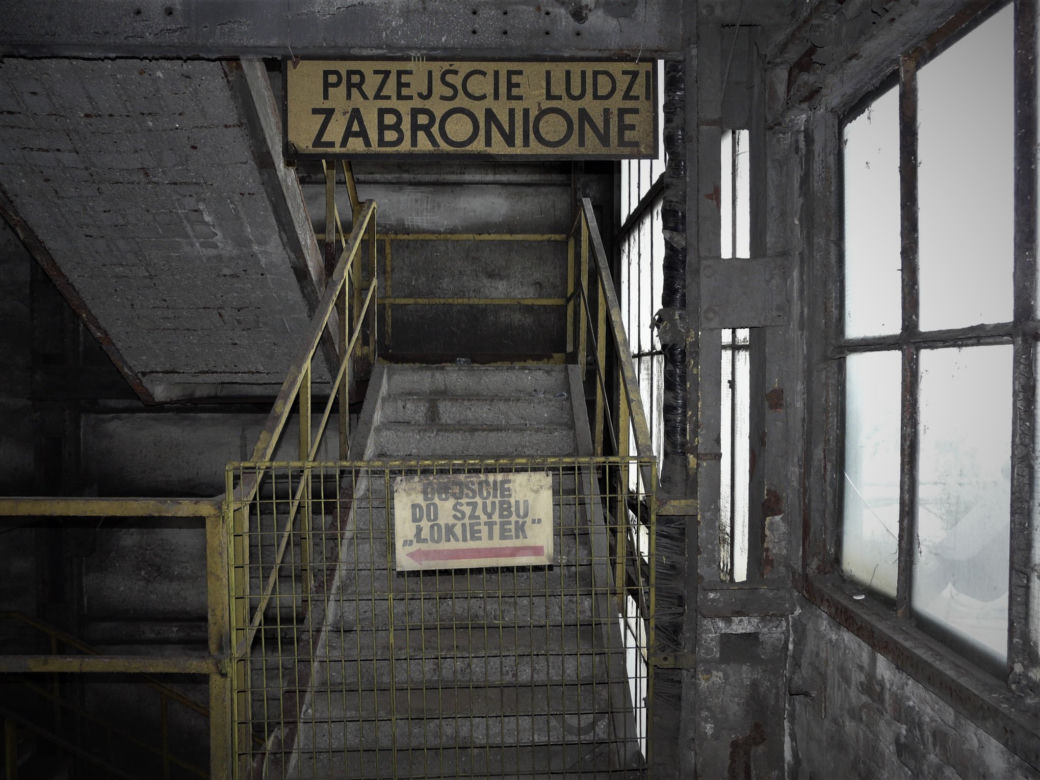 Opuszczona kopalnia Mysłowice tak wyglądała jeszcze rok temu. Ruiny wyburzono, został tylko szyb 
