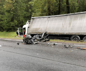Wypadek na drodze krajowej nr 65 Białystok-Bobrowniki. Zginął kierowca i troje dzieci