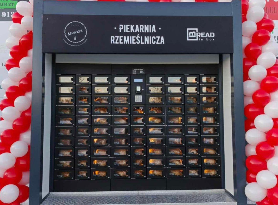Chlebomat serwuje świeże pieczywo przez całą dobę. Pierwszy taki w regionie stanął w Osielsku