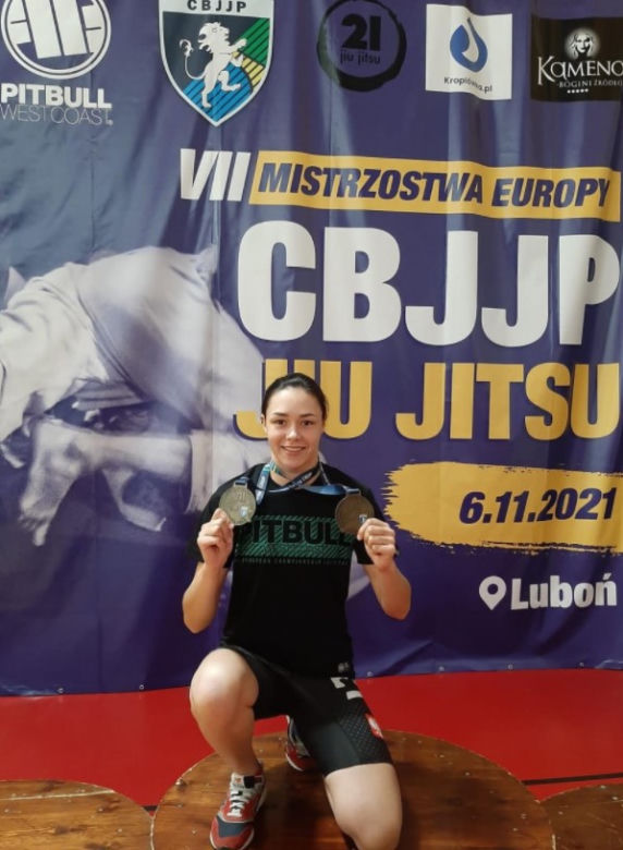 Piękna i niebezpieczna! Mistrzyni MMA z opolskiej drogówki [ZDJĘCIA]