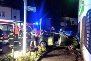 Rozbił się na ścianie budynku. To finał brawurowej ucieczki przed policją