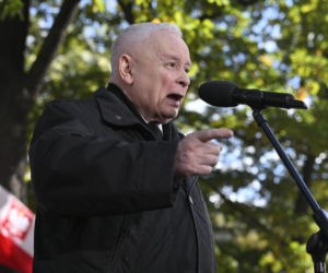 Jarosław Kaczyński w trakcie protestu przed Trybunałem Konstytucyjnym