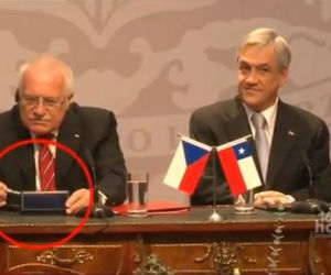 Prezydent Czech Vaclav Klaus ukradł pióro?