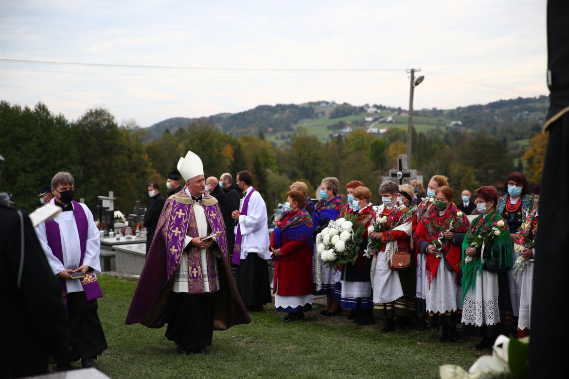 Męcina pożegnała swojego proboszcza Antoniego Pisia, który zmarł na koronowirusa