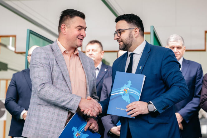 Powiat rzeszowski i łańcucki z porozumieniem o wsparciu w kryzysach. Chodzi o sprzęt, logistykę i ewakuację