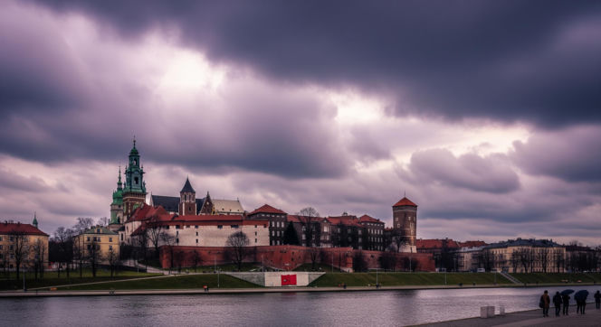 Kraków w chmurach. Czy weekend przyniesie upragnione słońce?