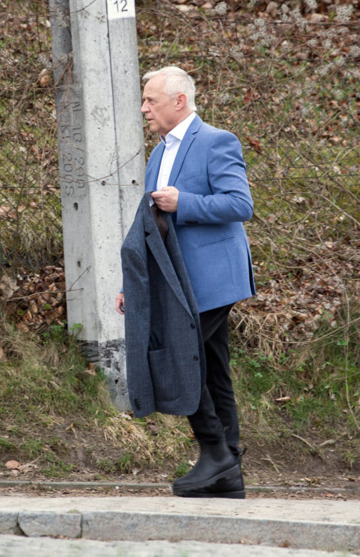 Marek Kondrat wygląda jak prawdziwy biznesmen