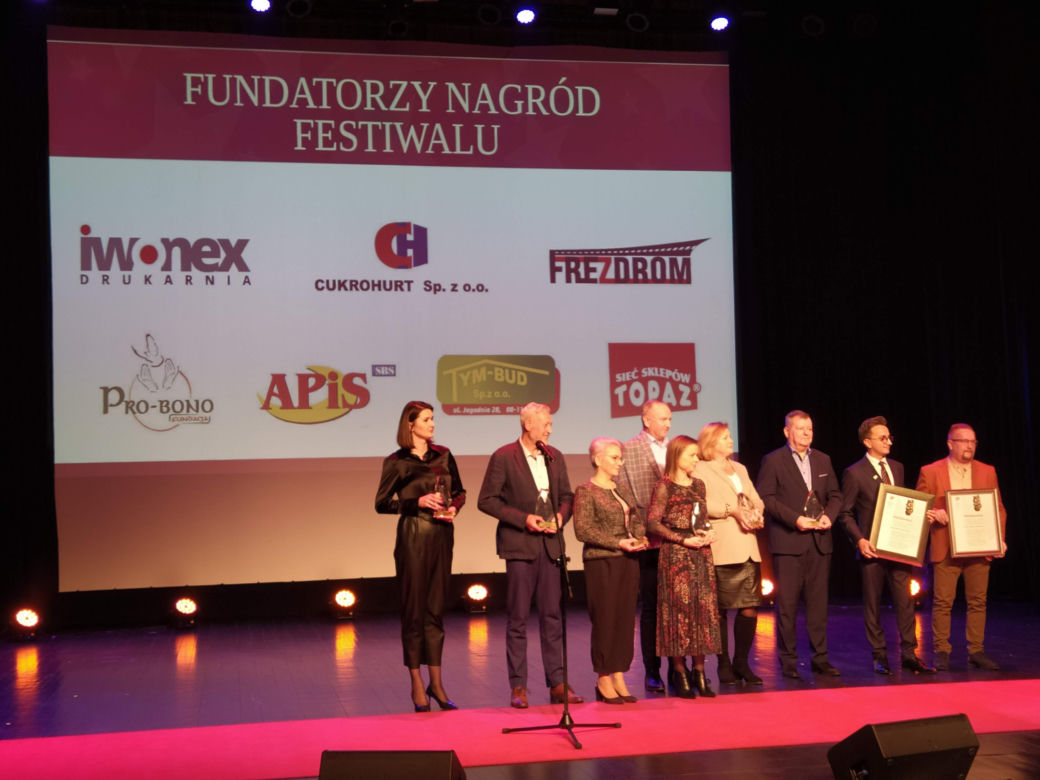 ZOBACZ ZDJĘCIA z gali podsumowującej 10. Festiwal Teatrów Sztuka plus Komercja i z koncertu Roberta Rozmusa
