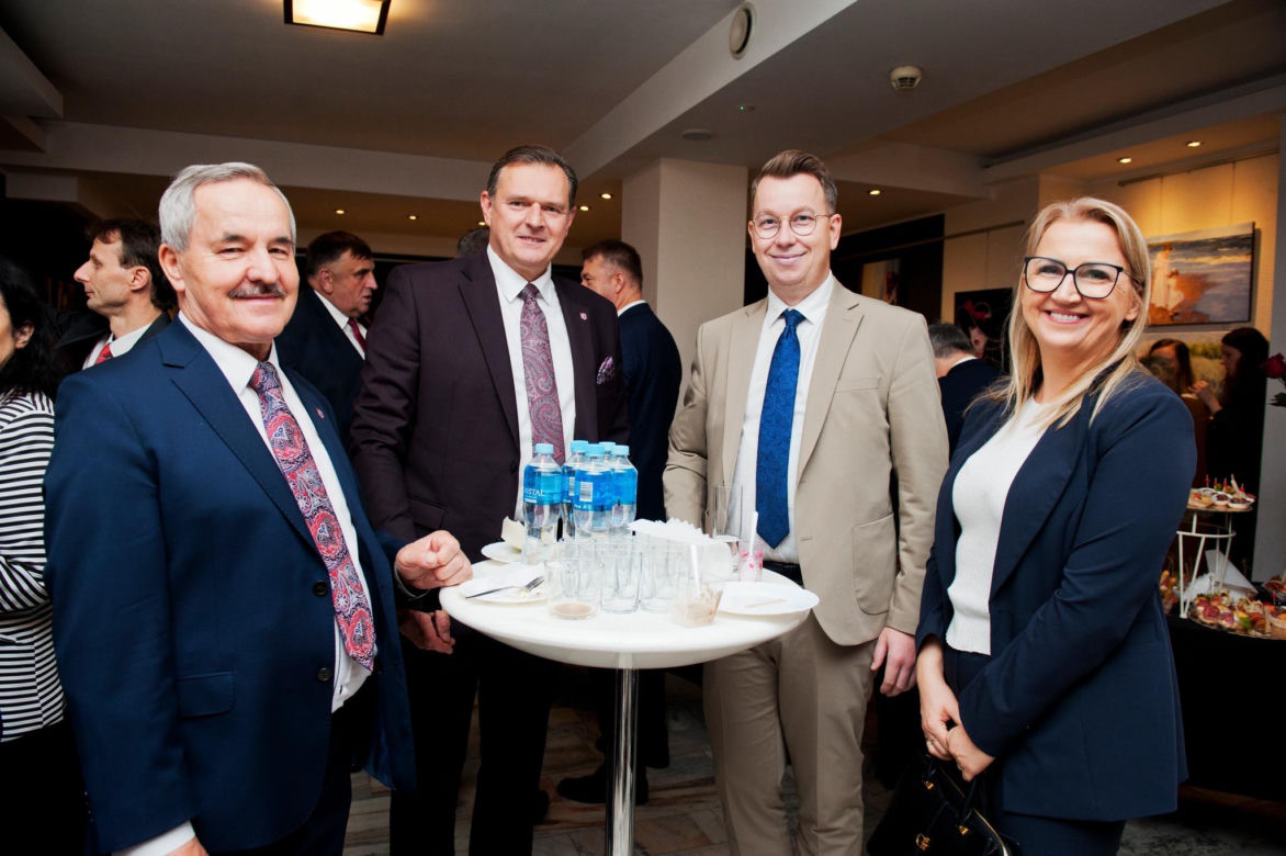 Podczas uroczystej ceremonii inauguracji nowego roku akademickiego 2024/2025 odbyła się tradycyjna immatrykulacja studentów i studentek pierwszego roku.