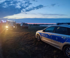 Krzyczała przez telefon, że się topi! 46-latka utonęła w aucie, które wjechało do Bugu pod Wyszkowem! [ZDJĘCIA].