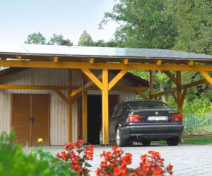 Chcesz postawić wiatę przy płocie? Ten błąd może Cię drogo kosztować