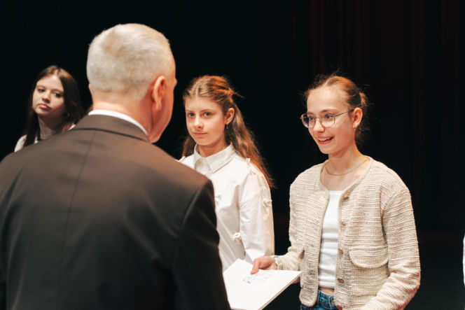 Najzdolniejsi uczniowie odebrali stypendia Prezydenta Miasta Siedlce