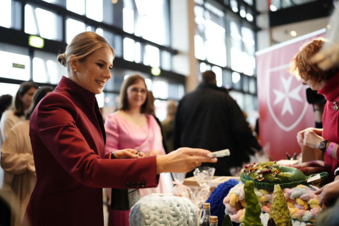 Marta Nawrocka w czerwieni