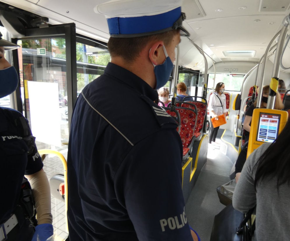 Opolska policja karze mandatami za brak maseczek