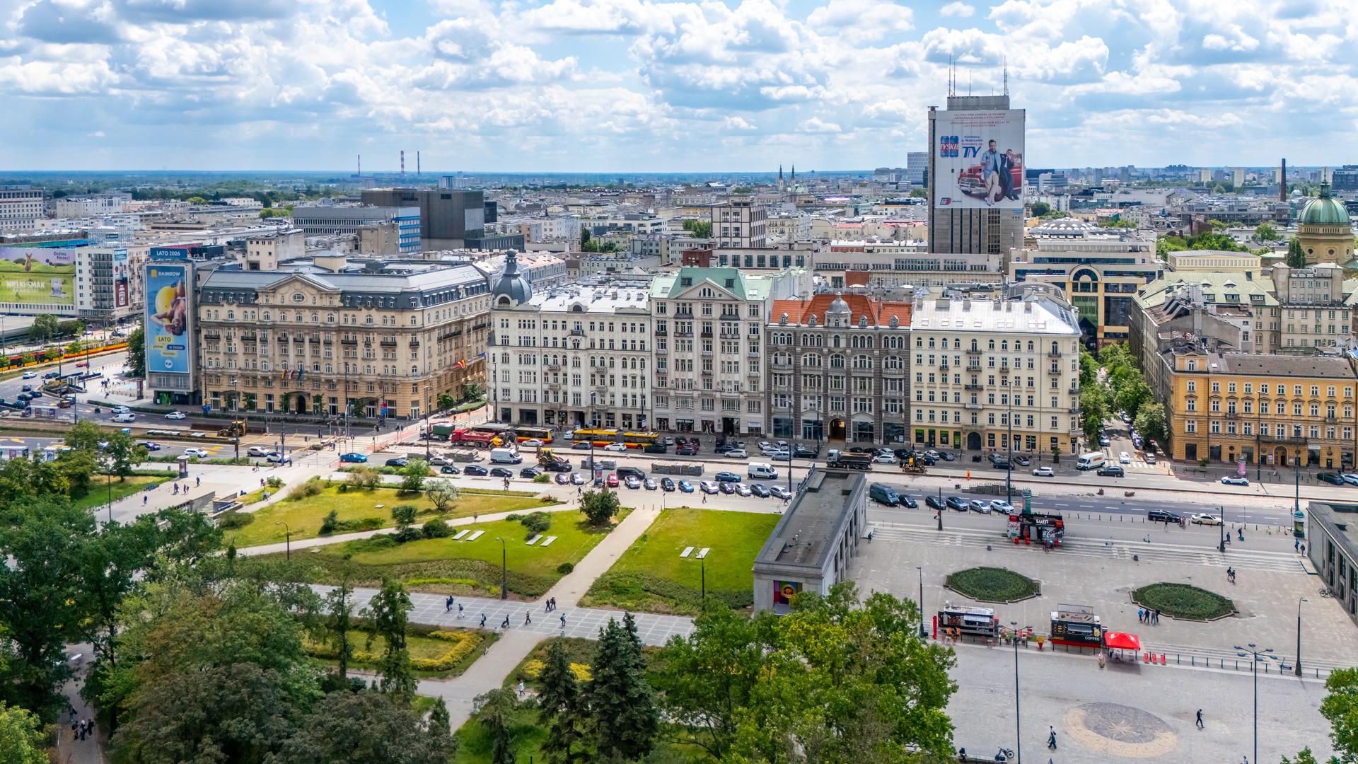 Południowa pierzeja Alej Jerozolimskich w centrum Warszawy