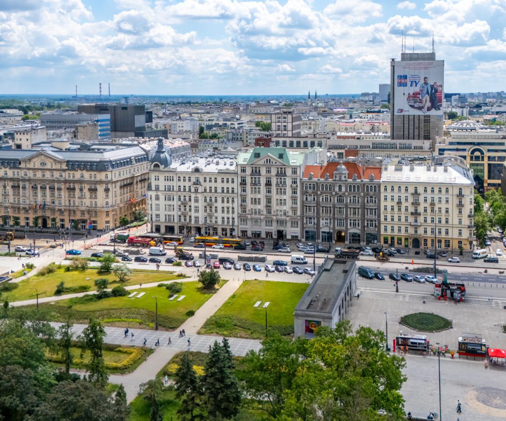 Południowa pierzeja Alej Jerozolimskich w centrum Warszawy
