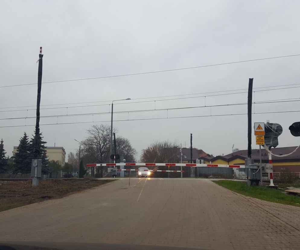Kolejowa spółka znów zmienia termin zamknięcia przejazdów kolejowych w Lesznie
