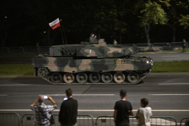 Nocna próba defilady wojskowej w Warszawie